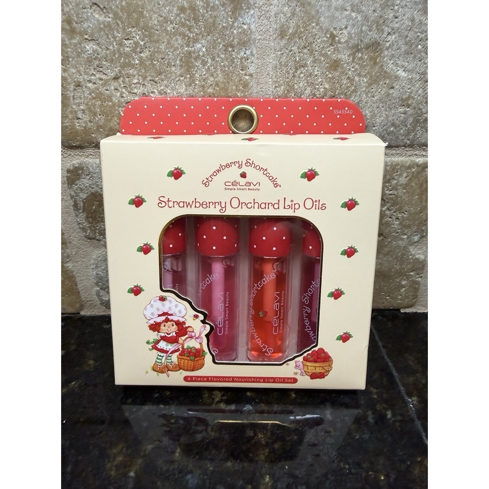 NEW STRAWBERRY SHORTCAKE 4 PIECE STRAWBERRY ORCHARD LIP OIL SET‎